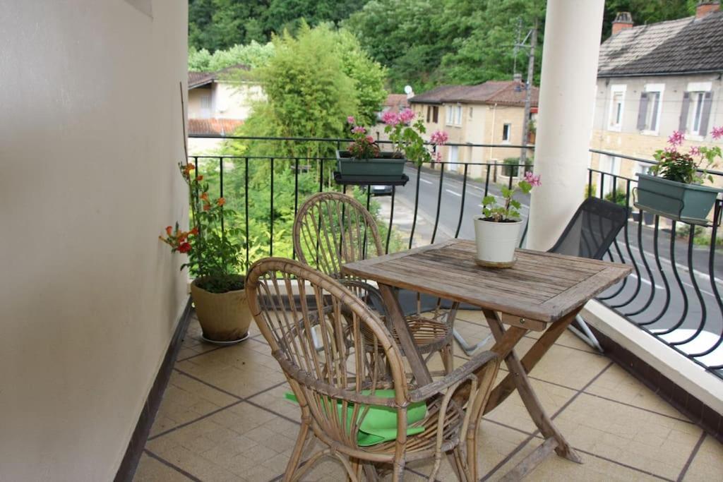 Appartement Chaleureux Avec Parking Gratuit サルラ・ラ・カネダ エクステリア 写真